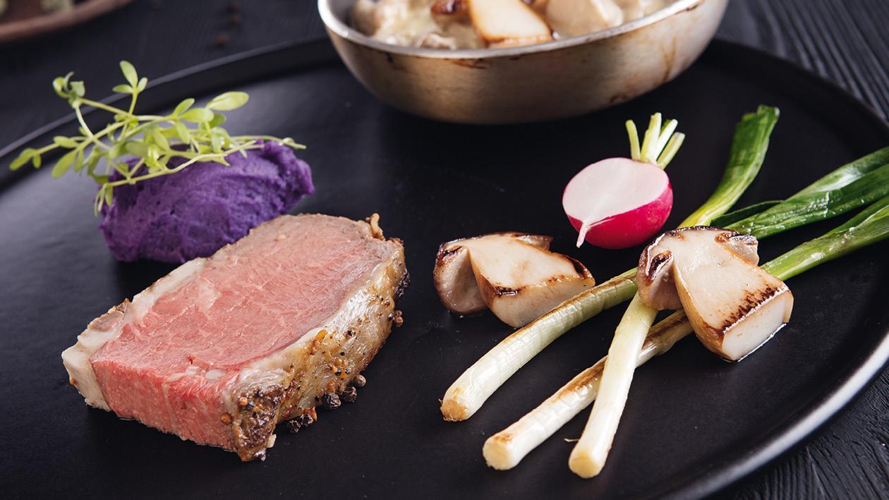 Pečený entrecôte (vysoká roštenka) s hríbikmi na smotane Pečený entrecôte (vysoká roštenka) s hríbikmi na smotane