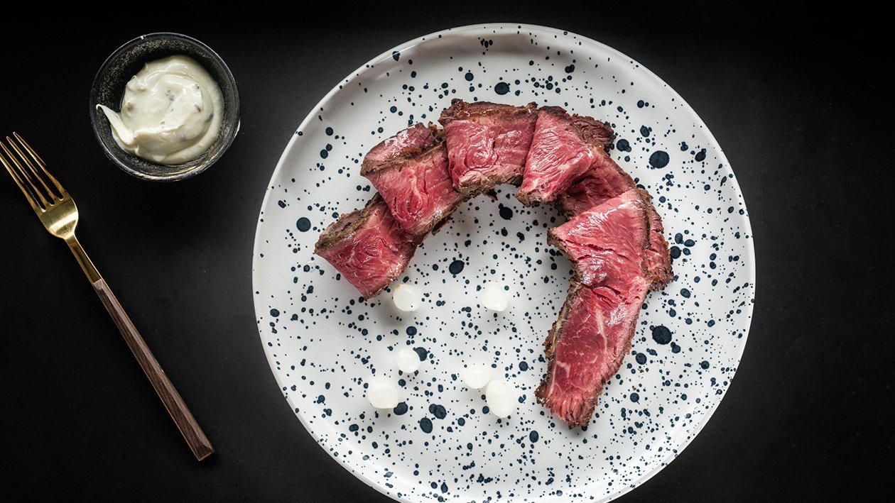 Pečený roastbeef s tatárskou omáčkou Pečený roastbeef s tatárskou omáčkou