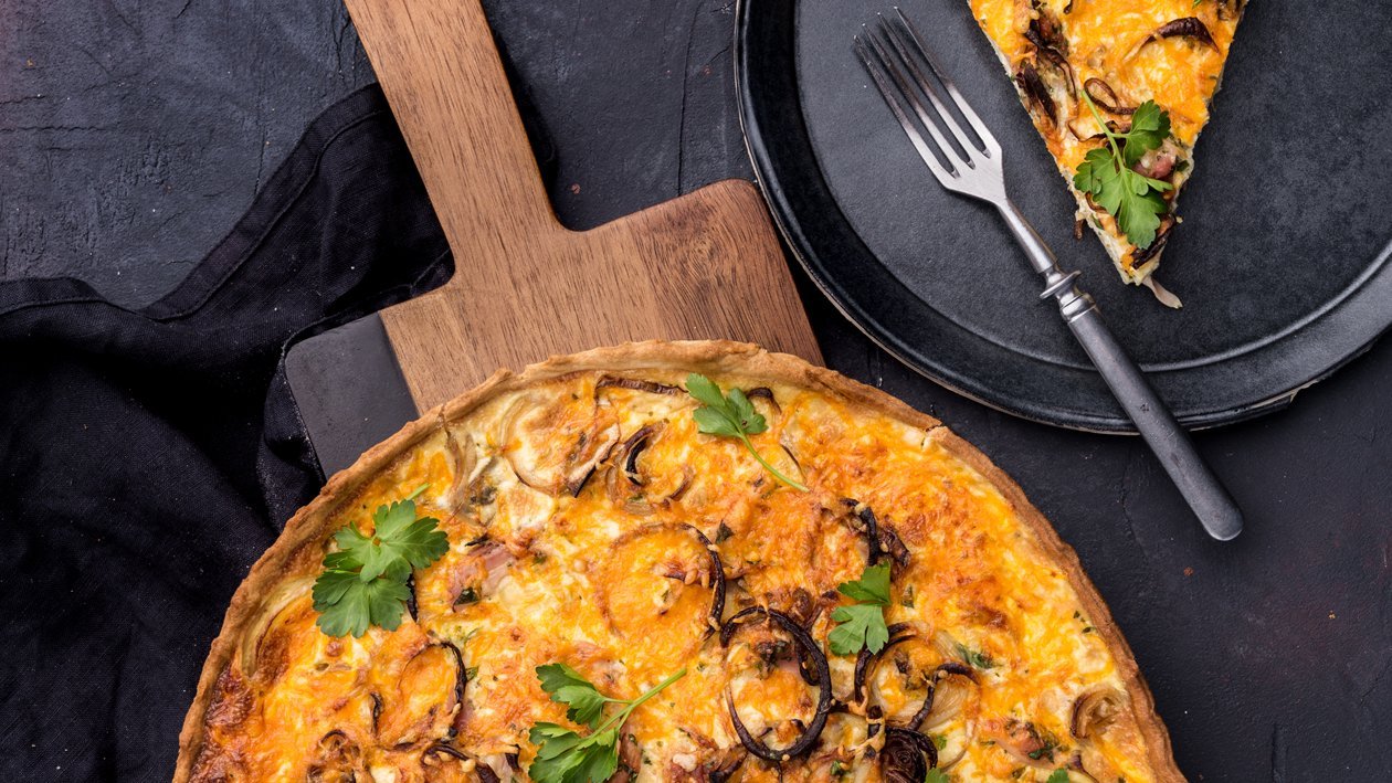 Quiche s údeným kuracím mäsom, horčicou a čedarom Quiche s údeným kuracím mäsom, horčicou a čedarom