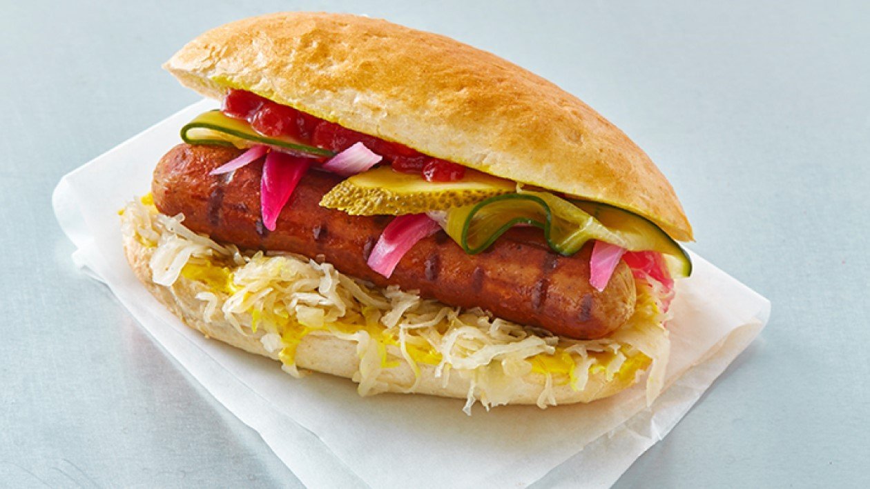 NoHot Dog s kislimi kumaricami, čebulo in kislim zeljem NoHot Dog s kislimi kumaricami, čebulo in kislim zeljem