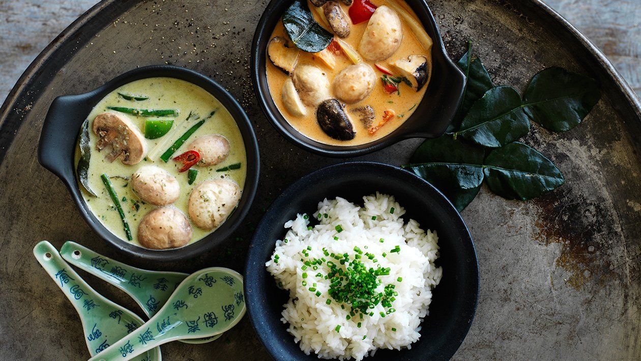 Asiatisk rödcurry med kyckling, fisk, nötkött eller skaldjur Asiatisk rödcurry med kyckling, fisk, nötkött eller skaldjur