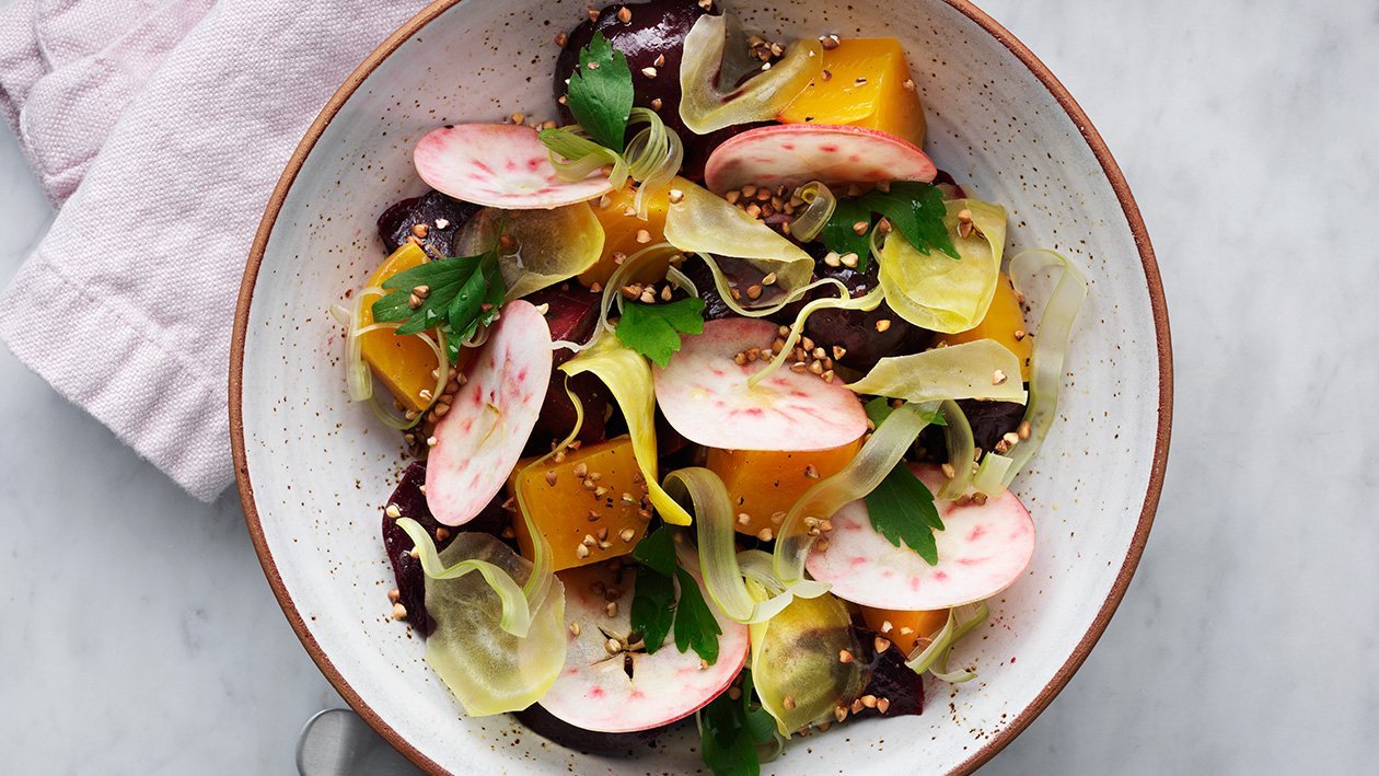 Betor med rostat bovete, blekselleri och äpple Betor med rostat bovete, blekselleri och äpple