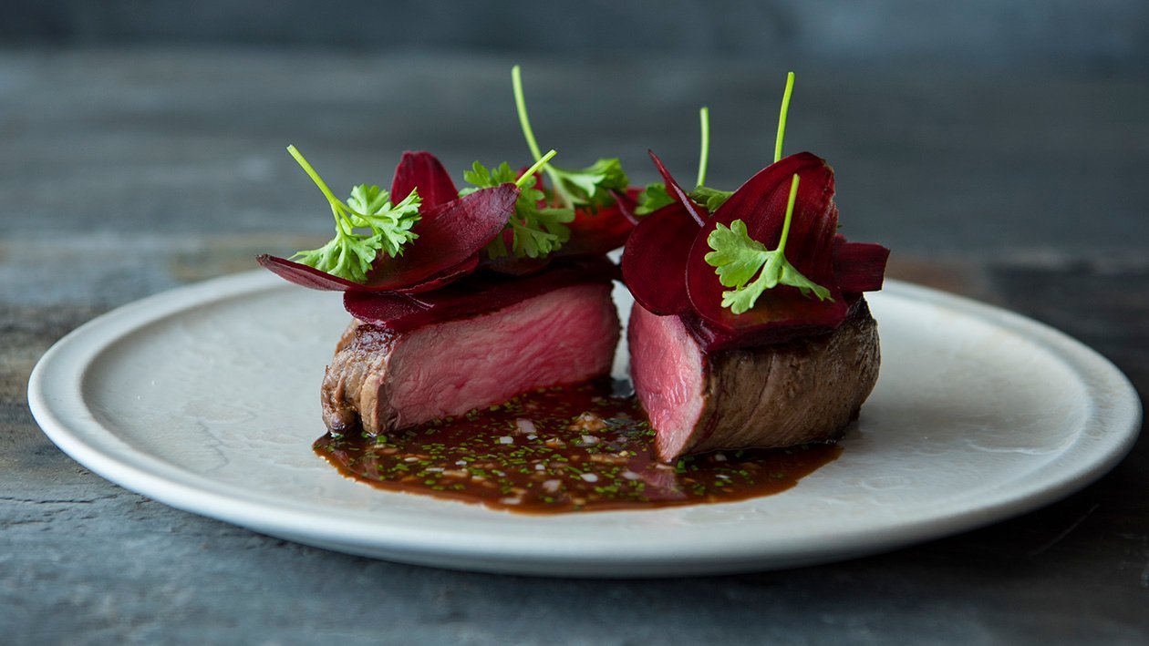 Bräserad oxbringa, potatismos och rödbetor Bräserad oxbringa, potatismos och rödbetor