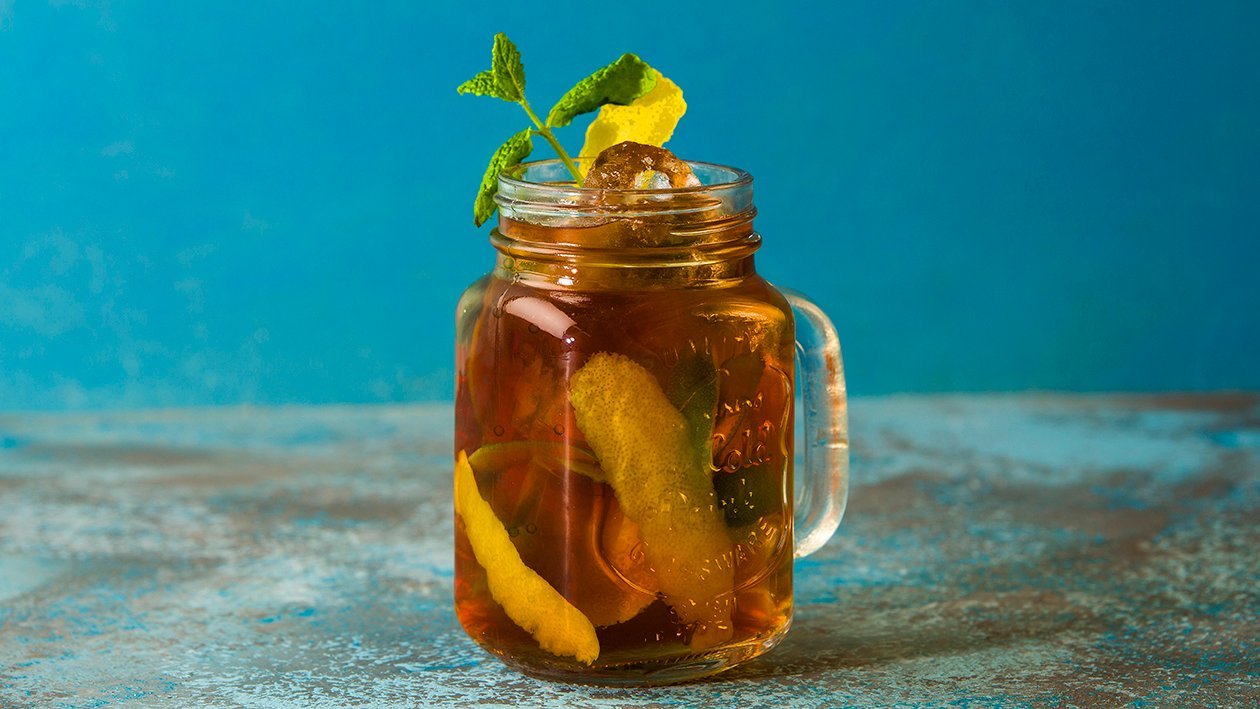 Fresh Brewed Peach Iced Tea med fläder Fresh Brewed Peach Iced Tea med fläder