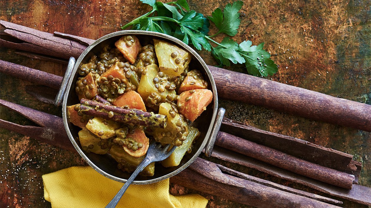 Indiska potatis och linser smaksatt med kanel Indiska potatis och linser smaksatt med kanel