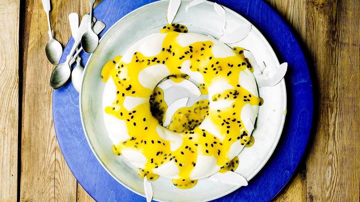 Kokospannacotta med passionsfrukt Kokospannacotta med passionsfrukt