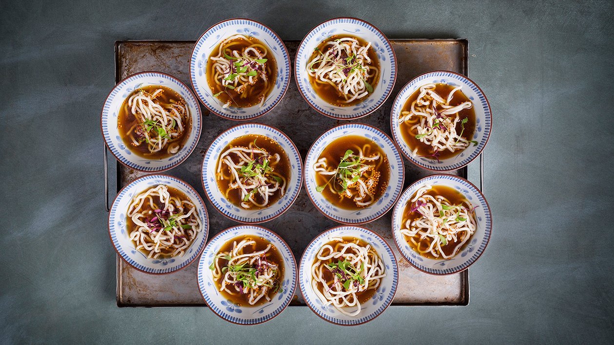 Snacksnudelsoppa med kycklingbuljong Snacksnudelsoppa med kycklingbuljong