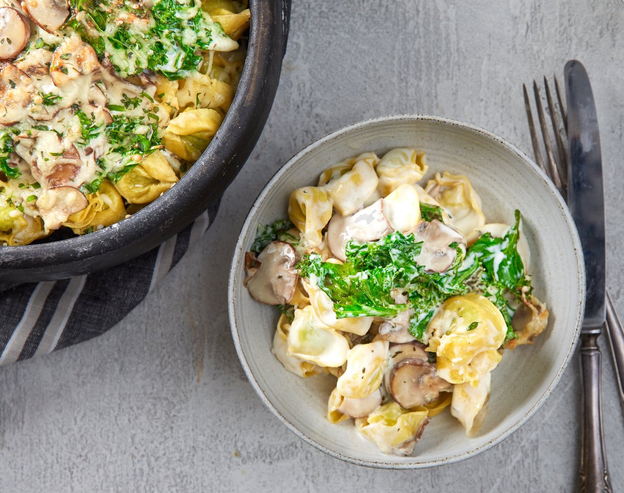 Tortellinipanna med örter och svamp Tortellinipanna med örter och svamp
