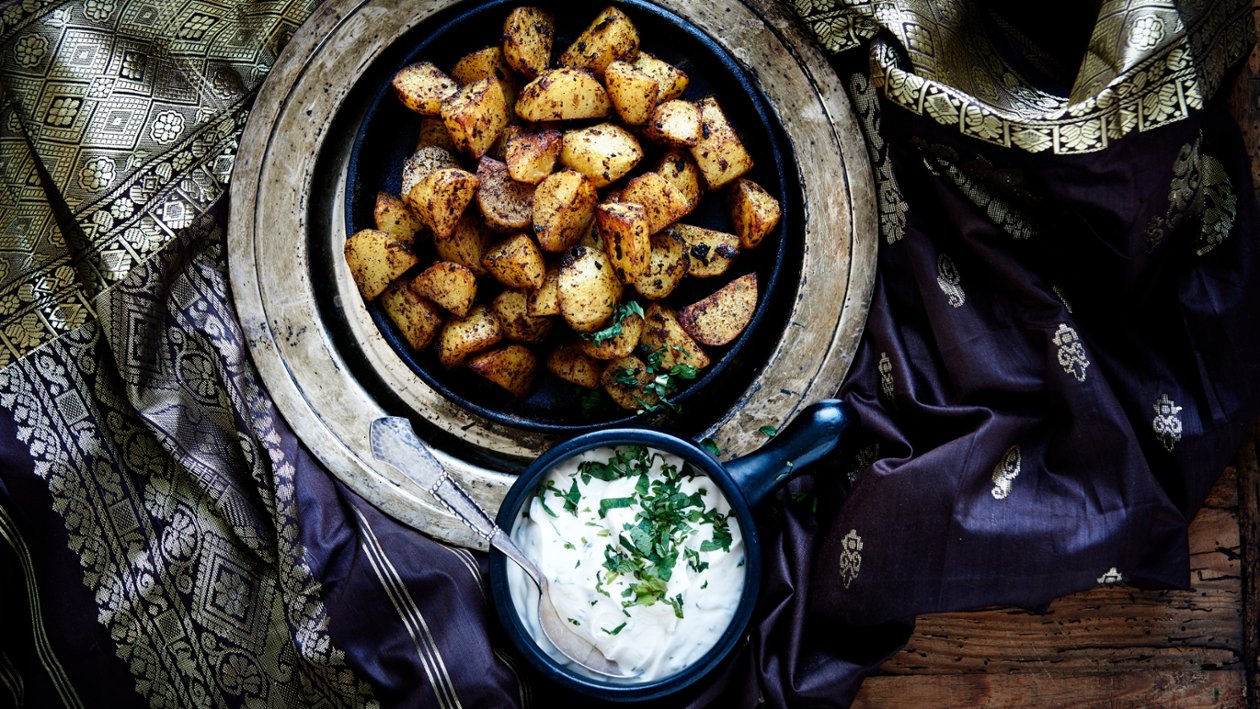 Ugnsrostad potatis Jalfrezi med mynta dressing Ugnsrostad potatis Jalfrezi med mynta dressing