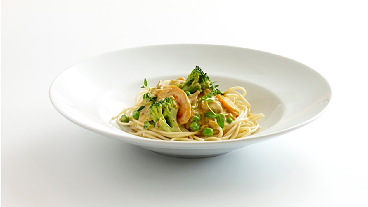 Vegetarisk currypastasås med spagetti, klimatsmart mat Vegetarisk currypastasås med spagetti, klimatsmart mat