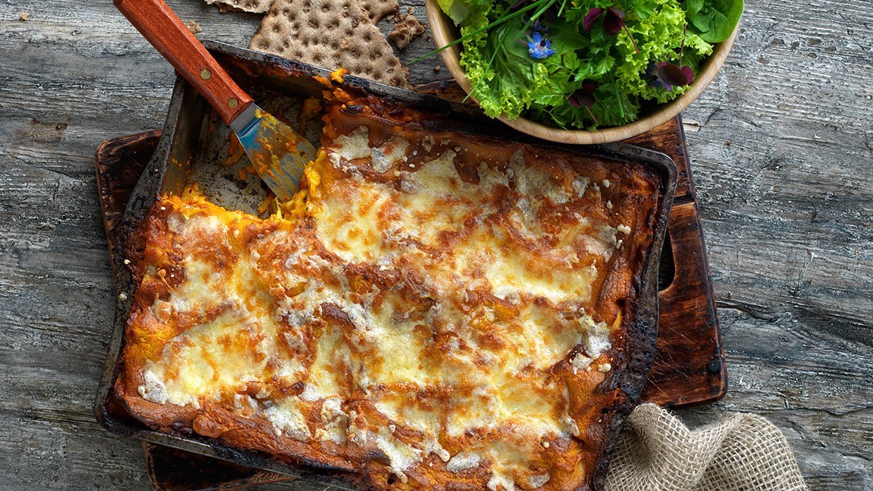 Vegetarisk lasagnette med rotfrukter och linser, klimatsmart mat Vegetarisk lasagnette med rotfrukter och linser, klimatsmart mat