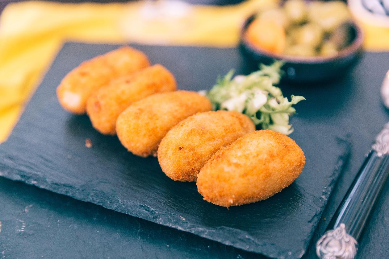 Alabalıklı Patates Lokmaları, Tartar Sos İle Alabalıklı Patates Lokmaları, Tartar Sos İle