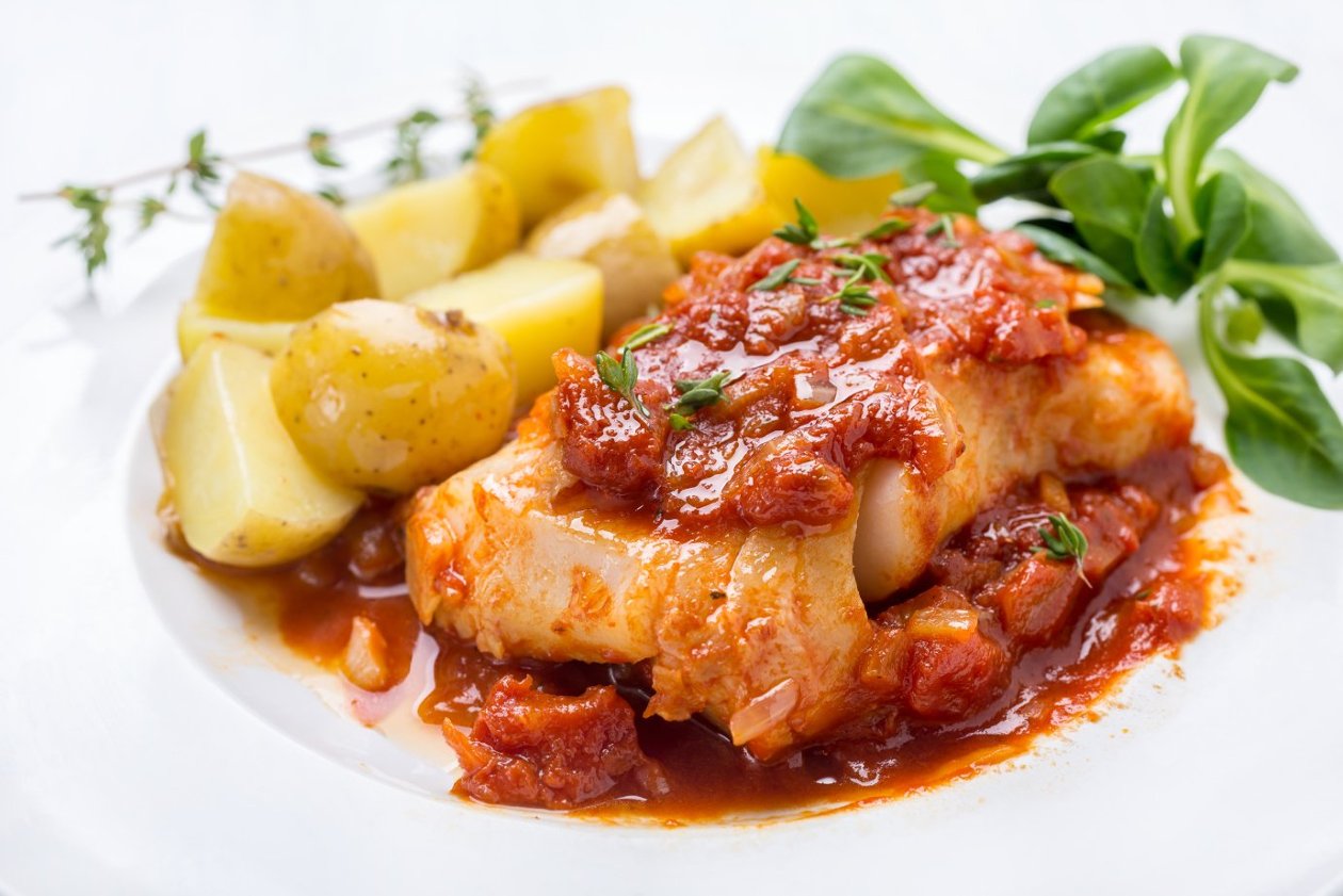 Arrabiata Soslu Ispanaklı Levrek Hardallı Fırın Patates İle Arrabiata Soslu Ispanaklı Levrek Hardallı Fırın Patates İle