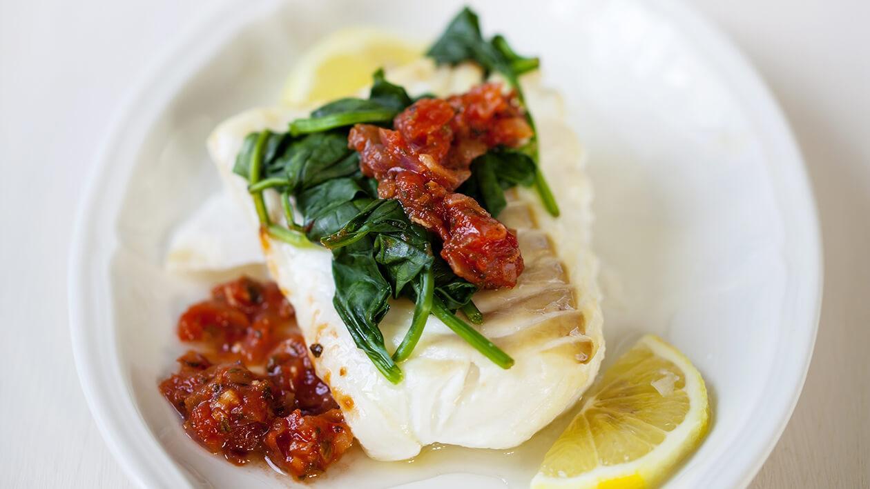 Arrabiata Soslu ve Ispanaklı Levrek Arrabiata Soslu ve Ispanaklı Levrek