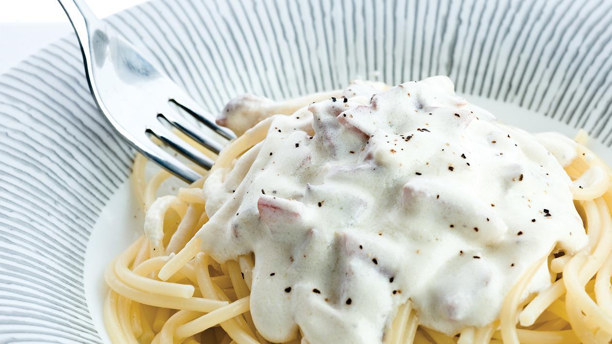 Dana Jambonlu Krema Soslu Spagetti Dana Jambonlu Krema Soslu Spagetti