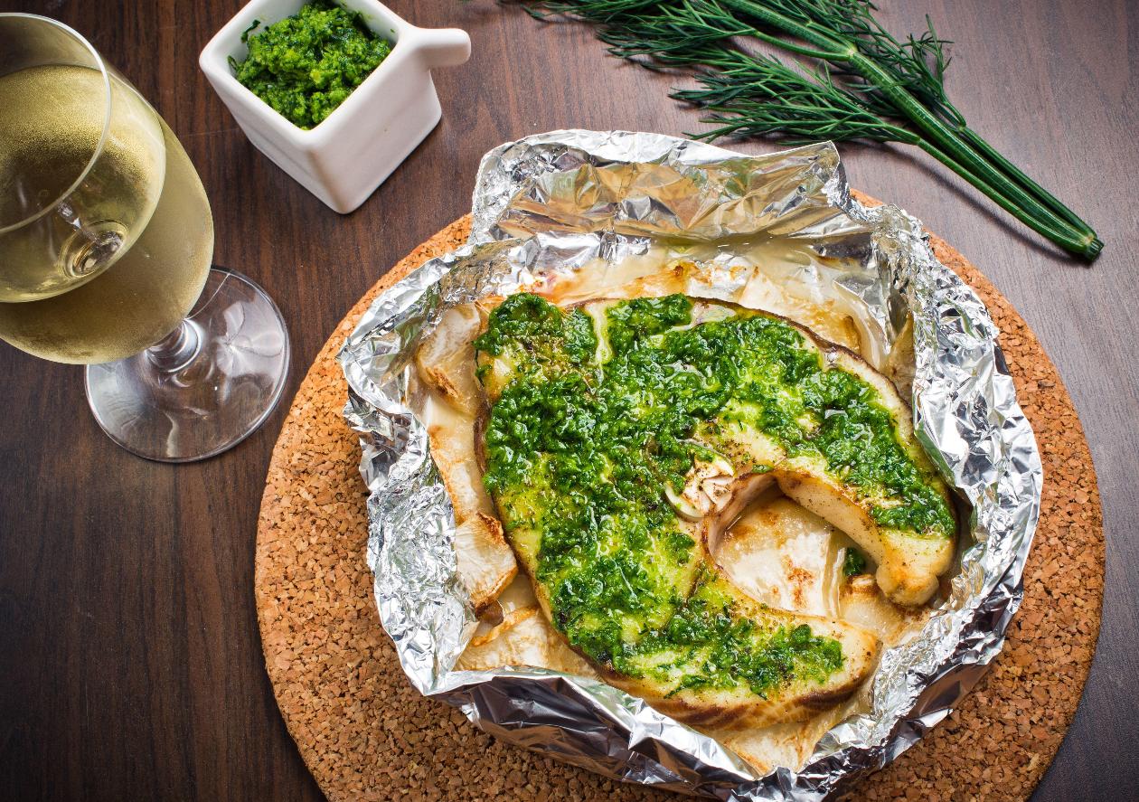 Folyoda Fırınlanmış Kılıç Balığı Steak, Dereotlu Pesto Sos İle Folyoda Fırınlanmış Kılıç Balığı Steak, Dereotlu Pesto Sos İle