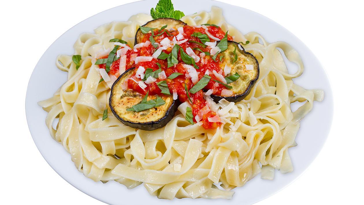 Kremalı ve Domatesli Patlıcanlı Tagliatelle Kremalı ve Domatesli Patlıcanlı Tagliatelle