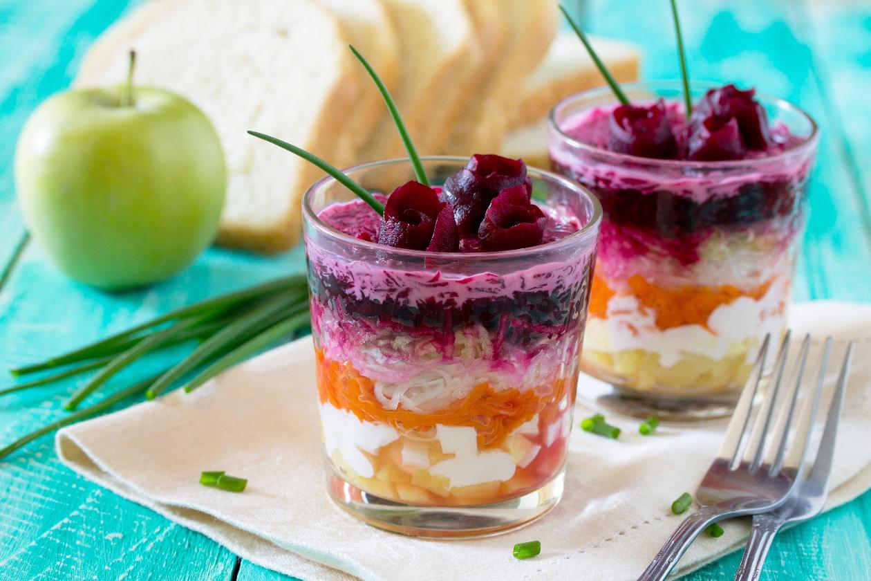 Pancarlı Sebze Salatası, Elma ve Yumurta ile Pancarlı Sebze Salatası, Elma ve Yumurta ile
