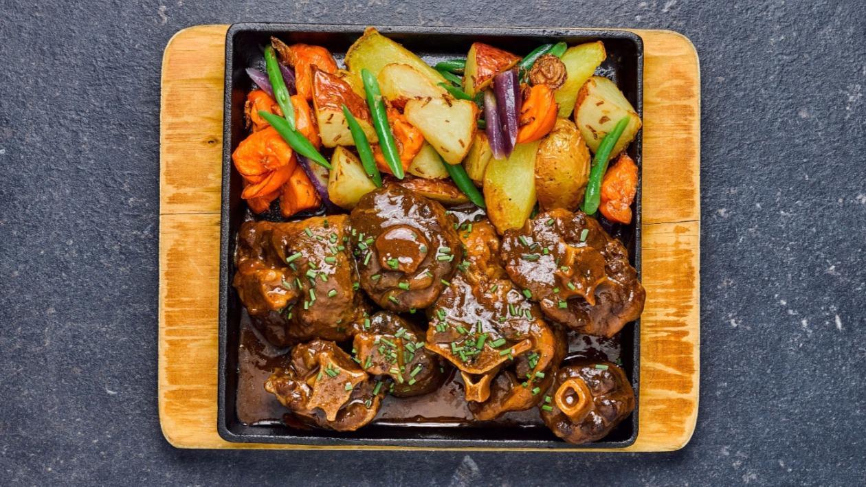 西班牙經典燴牛尾 – 食譜詳情 西班牙經典燴牛尾 – 食譜詳情