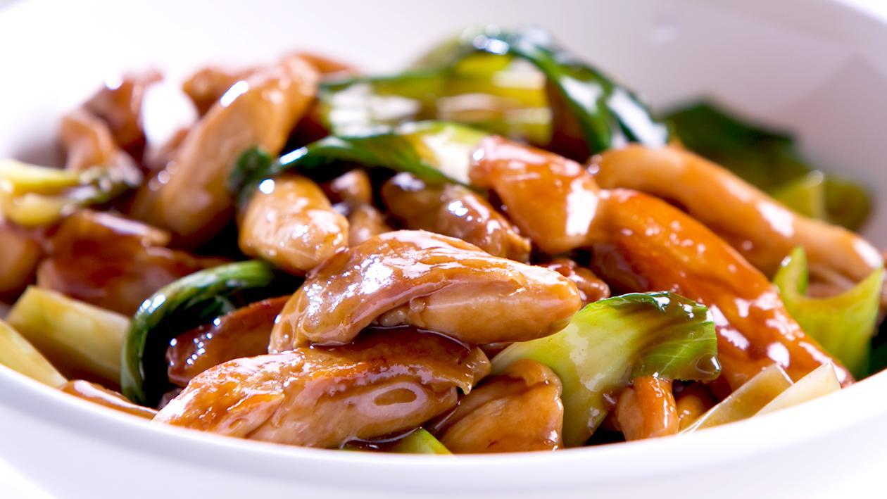 蜜汁酱炒鸡肉配亚洲蔬菜 蜜汁酱炒鸡肉配亚洲蔬菜
